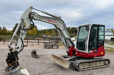 Takeuchi TB260 Tiltrotator und Schaufeln